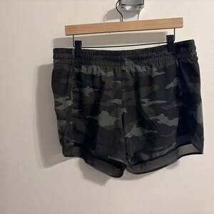 Athleta Womens Mesh Racer Run Short 4" Black Gray Camo